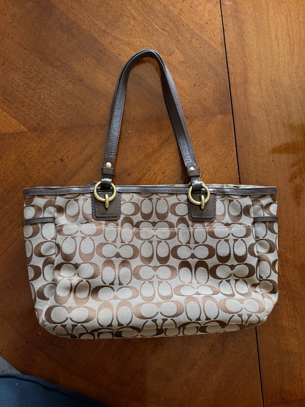 Coach Gallery Signature Zip Tote - Picture 4 of 12